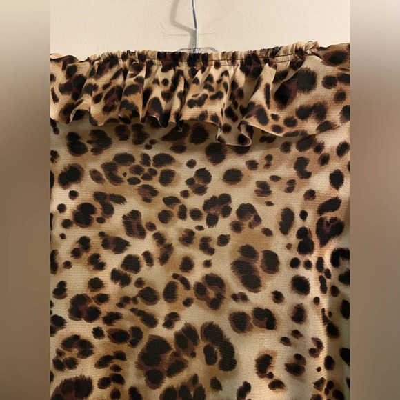 Susan Graver Leopard Print Ruffle Deep V Neck Long Sleeve Size Medium - Picture 8 of 10